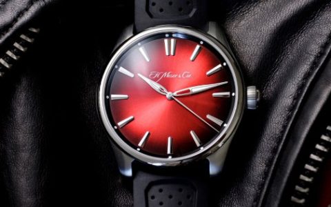 Moser的炎熱夏季腕表配備紅色 fumé表盤