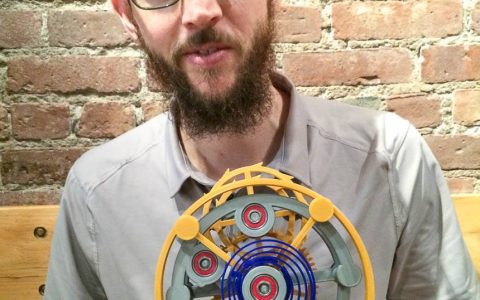 3D打印工作同軸陀飛輪1000%由Nicholas Manousos親自動手