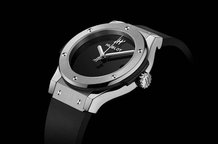 宇舶經(jīng)典融合原創(chuàng)手表再度推出鈦金、陶瓷與黃金款式這次表徑尺寸從大到小一次滿足