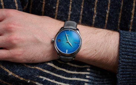 H. Moser最新的萬年歷是一款Tantalum Fumé Stunner