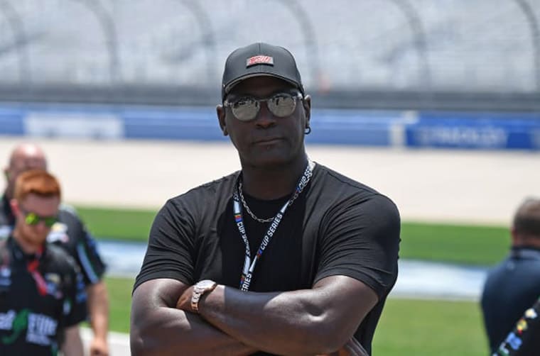 麥可喬丹賣掉NBA黃蜂隊(duì)狂賺900多億百萬勞力士相伴輕松看比賽